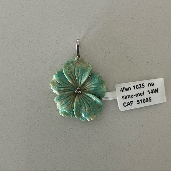 One of a kind Natural Turquoise Carved 14kt white gold pendant - Picture 6 of 9